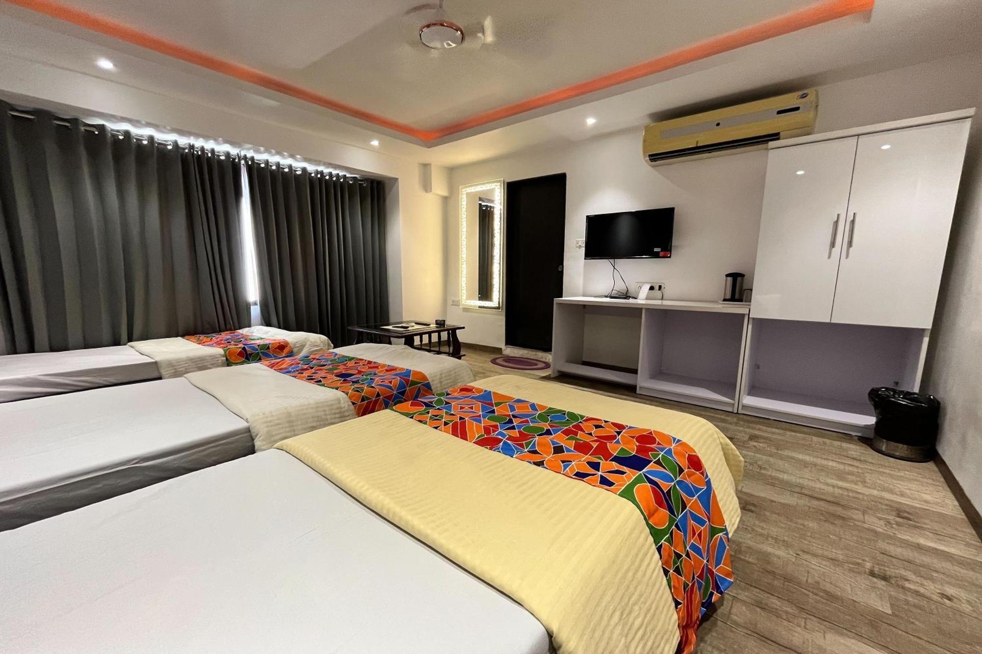 Hotel Shailly Inn อาเมดาบัด ภายนอก รูปภาพ