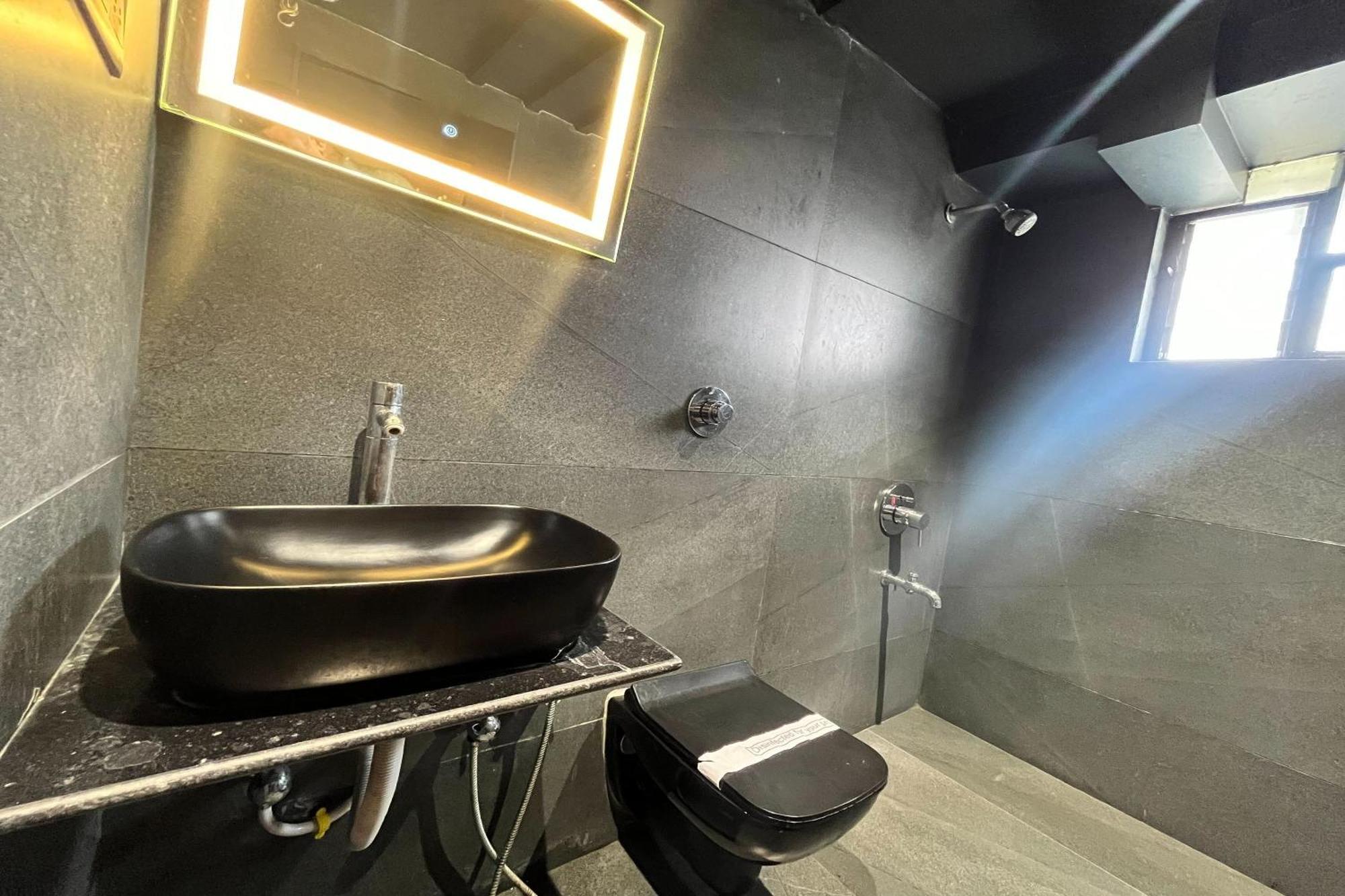 Hotel Shailly Inn อาเมดาบัด ภายนอก รูปภาพ