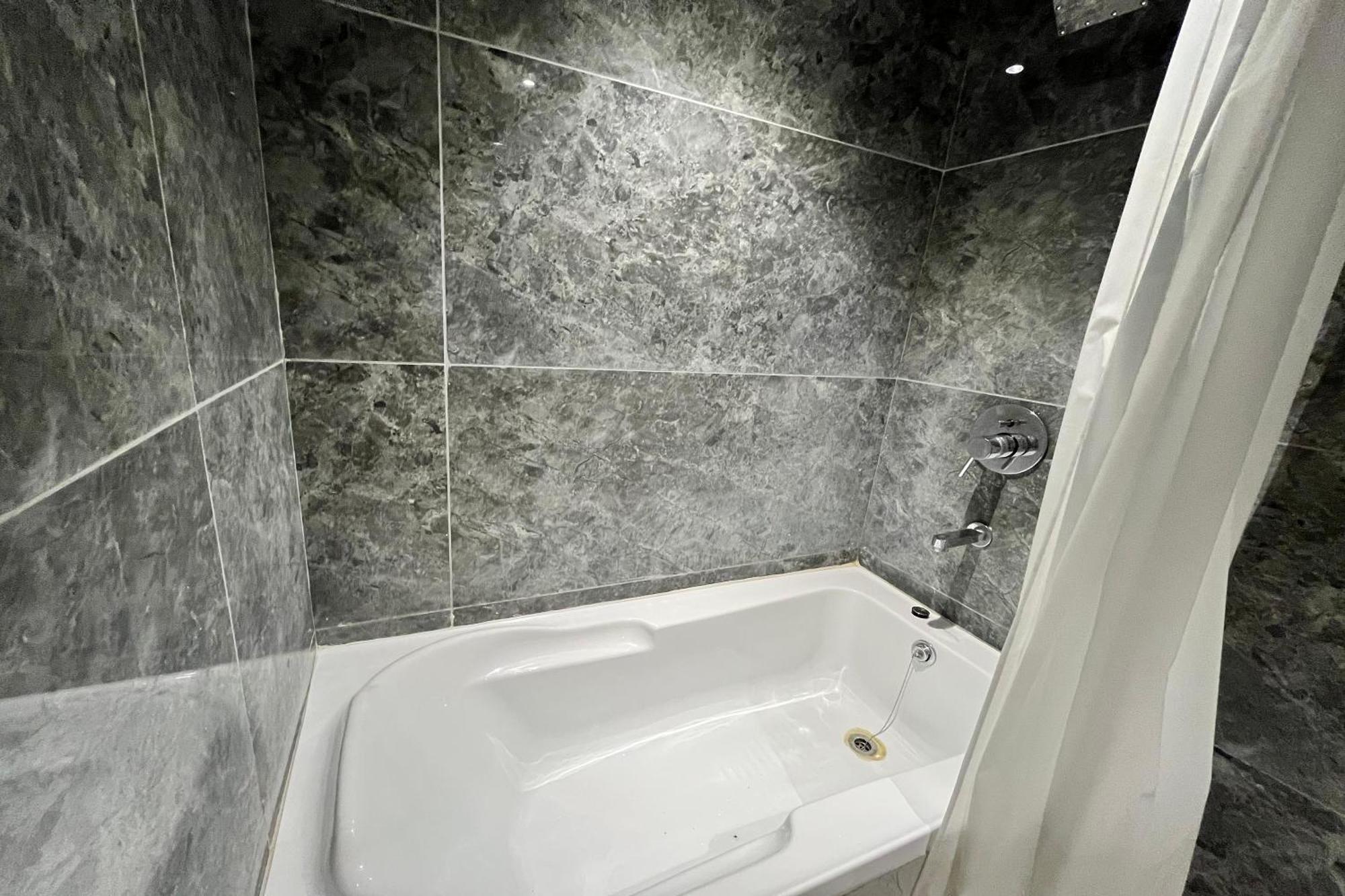 Hotel Shailly Inn อาเมดาบัด ภายนอก รูปภาพ